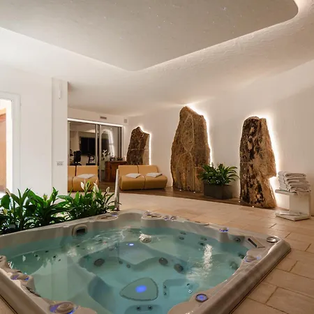 Smeralda Punta Lada Vila *