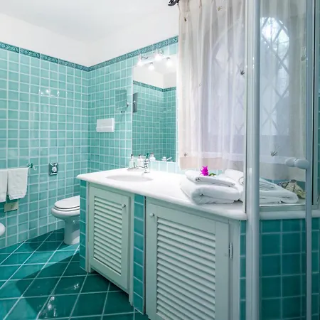 Smeralda Punta Lada Vila *