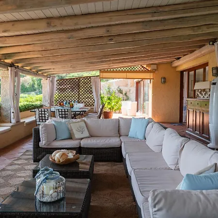 فيلة Smeralda Punta Lada