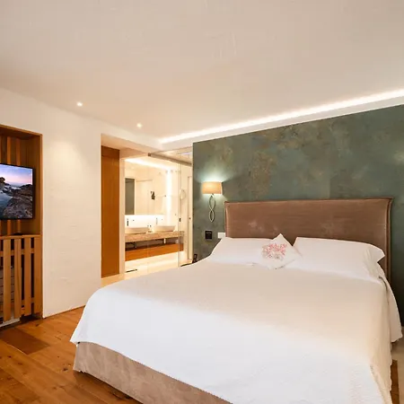 Smeralda Punta Lada *